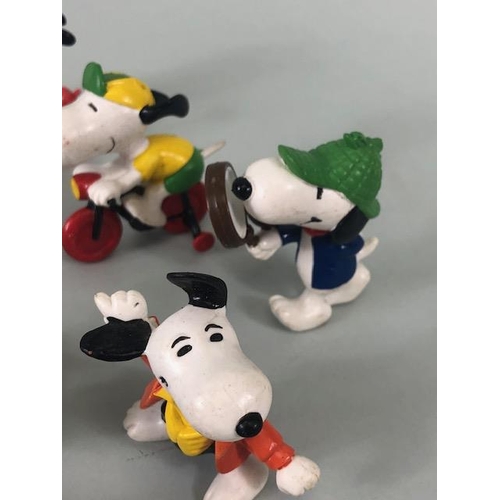 166 - Collectable figures, quantity of vintage Snoopy and Smurf character figures from the 1980s