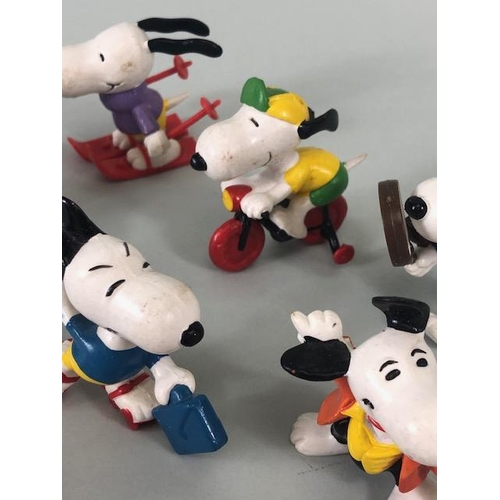 166 - Collectable figures, quantity of vintage Snoopy and Smurf character figures from the 1980s