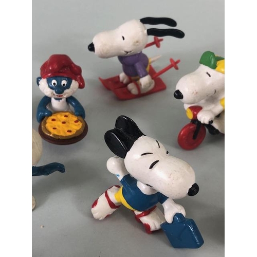 166 - Collectable figures, quantity of vintage Snoopy and Smurf character figures from the 1980s