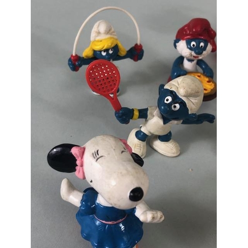 166 - Collectable figures, quantity of vintage Snoopy and Smurf character figures from the 1980s