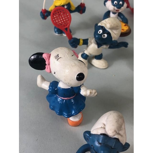 166 - Collectable figures, quantity of vintage Snoopy and Smurf character figures from the 1980s