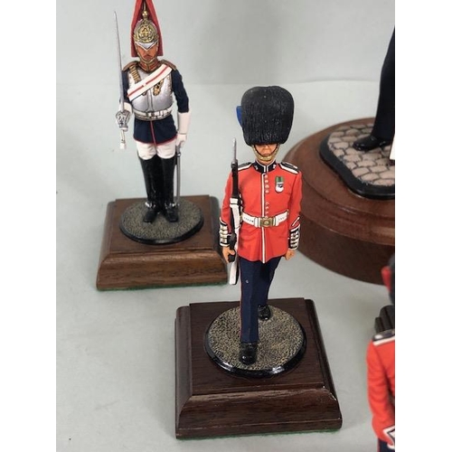 177 - Military Interest, collection of finely hand painted diecast figures of guardsmen, all mounted on wo... 