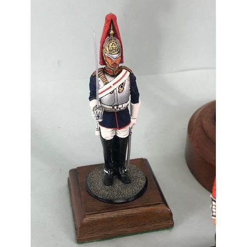 177 - Military Interest, collection of finely hand painted diecast figures of guardsmen, all mounted on wo... 