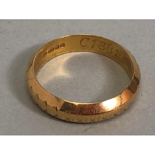 19 - 22ct Gold band approx size 'I' 3.3g