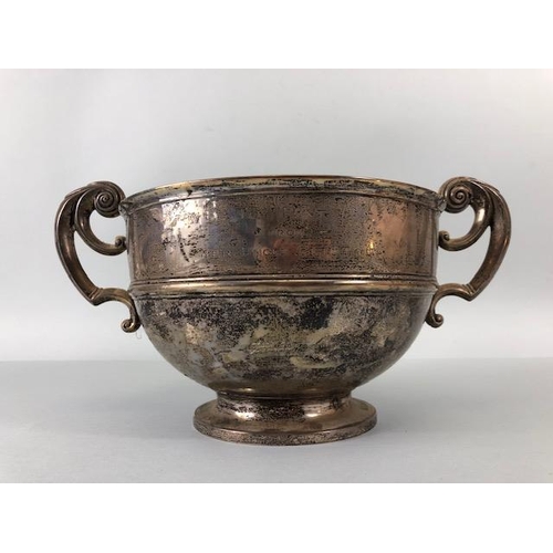 5 - Large Hallmarked silver Trophy cup, hallmarked for London by maker Goldsmiths & Silversmiths Co Ltd,... 