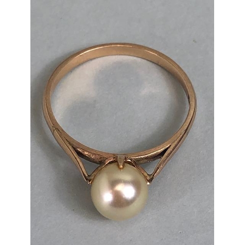 73 - 9ct gold ring set with a single cultured pearl approximately 2.45g size R