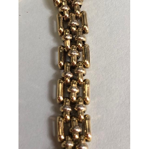 25 - 9ct Gold gate link style bracelet alternating three bar and two bar with adjustable clasp, approx 12... 