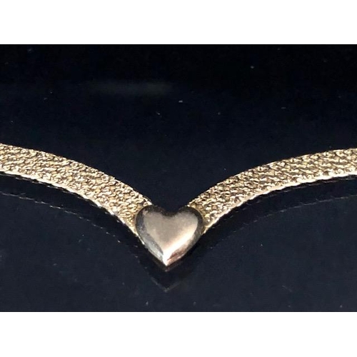 27 - 375 marked gold collaret necklace, flat bark design with heart, approximately 6.3g