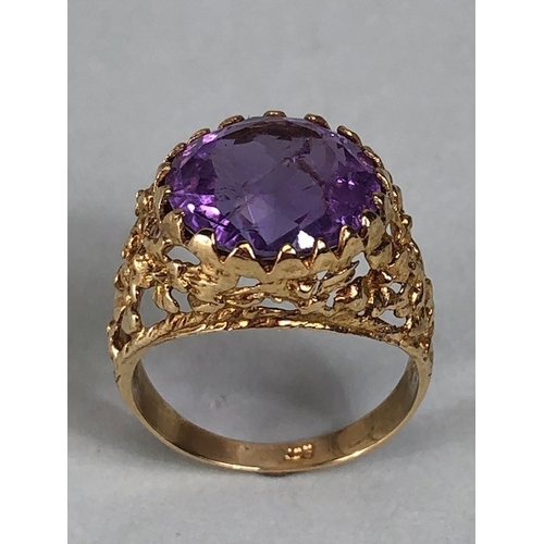 19 - Vintage Jewellery 9ct marked gold ring, the shoulders pierced with flower design supporting a crown ... 