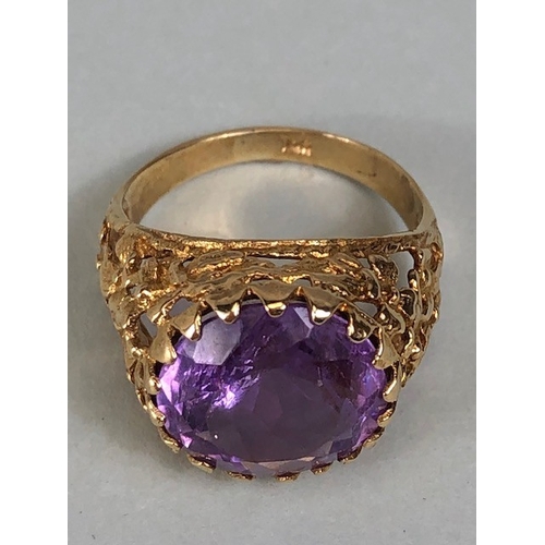 19 - Vintage Jewellery 9ct marked gold ring, the shoulders pierced with flower design supporting a crown ... 