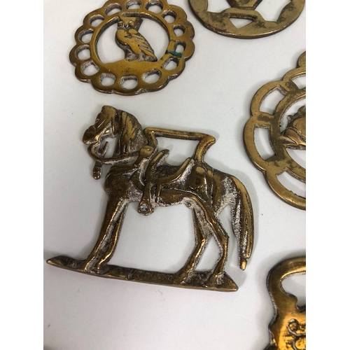 196 - Collection of Antique and vintage horse brasses to include Clock face, Ulster hand, Queens crown, ta... 