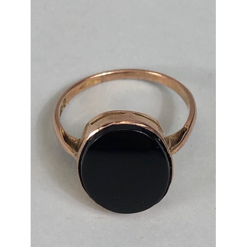 24 - Vintage Jewellery two signet rings, one set with black onyx and marked 375, approximately 2.27g, siz... 