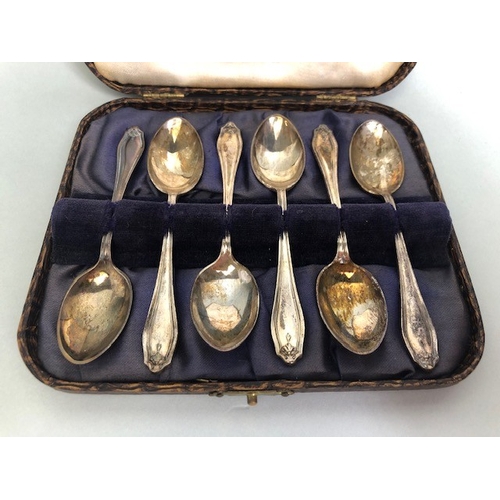 39 - Set of six silver Sheffield hallmarked silver spoons in presentation case (approx 72g) by maker Fran... 