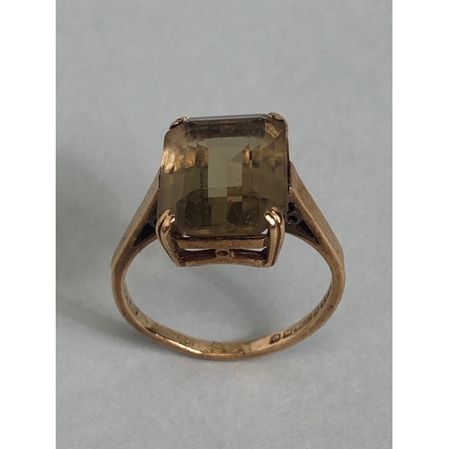 40 - 9ct gold hallmarked ring set with a baguette cut pale smoky quartz stone, approximately size N and 3... 