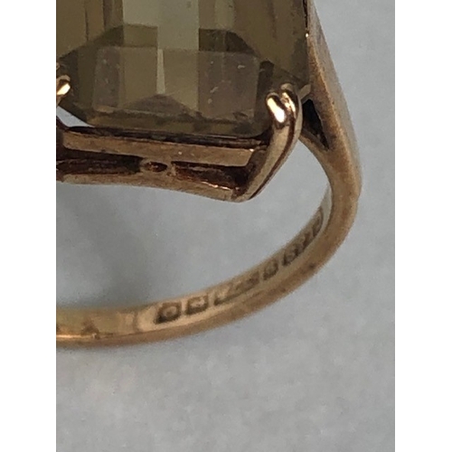 40 - 9ct gold hallmarked ring set with a baguette cut pale smoky quartz stone, approximately size N and 3... 