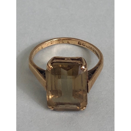 40 - 9ct gold hallmarked ring set with a baguette cut pale smoky quartz stone, approximately size N and 3... 