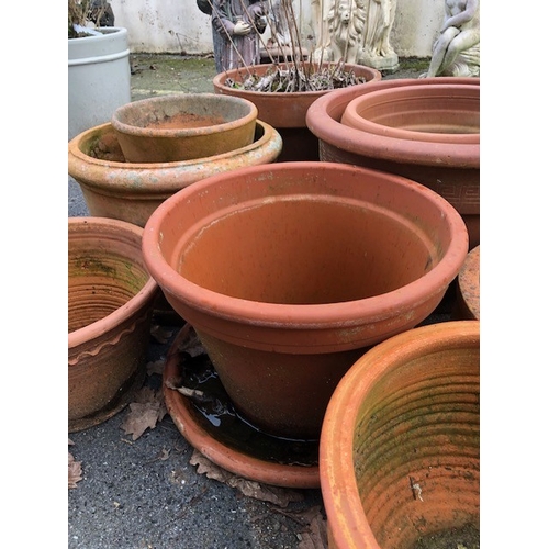 420 - Collection of terracotta garden pots and a metal birdbath