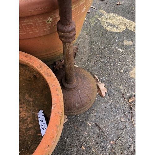 420 - Collection of terracotta garden pots and a metal birdbath