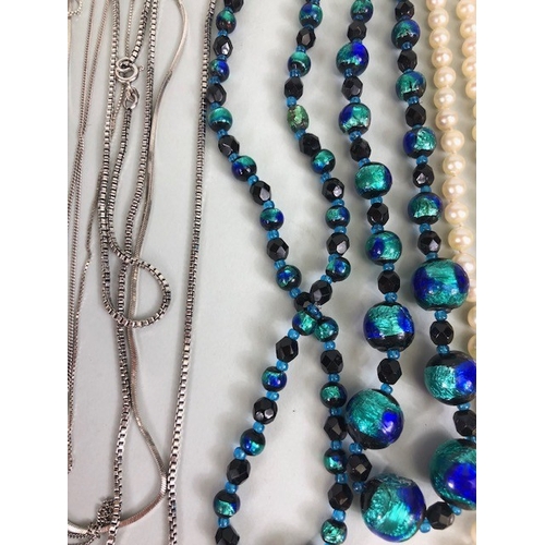 43a - Collection of jewellery to include cultured pearls of a 9ct Gold clasp set with pearls, fresh water ... 