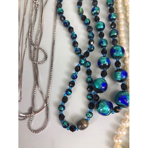 43a - Collection of jewellery to include cultured pearls of a 9ct Gold clasp set with pearls, fresh water ... 