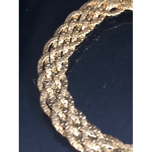 14 - 18ct Gold twist design bracelet A/F approx 19cm in length and 9.6g