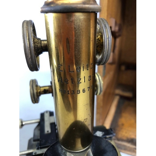 189 - Antique and vintage Microscopes, E Leitz Wetzlar Microscope 138678, in its wooden case, and a Becks ... 