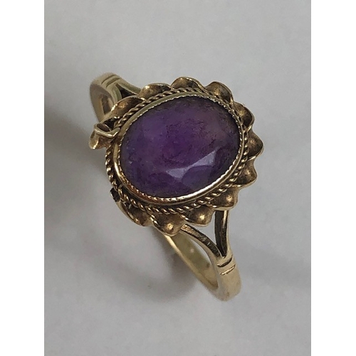 39 - 9ct Gold ring A/F (damage to decorative mount) size approx 'O'