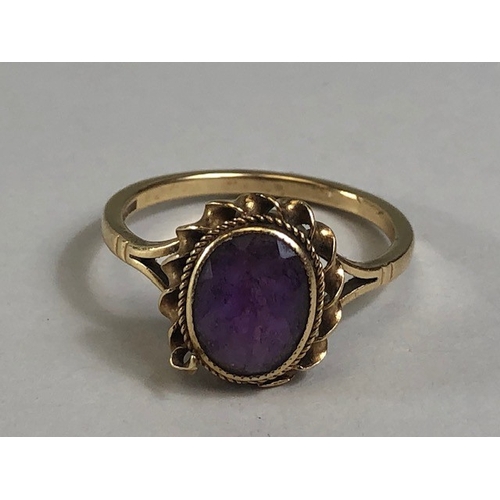 39 - 9ct Gold ring A/F (damage to decorative mount) size approx 'O'