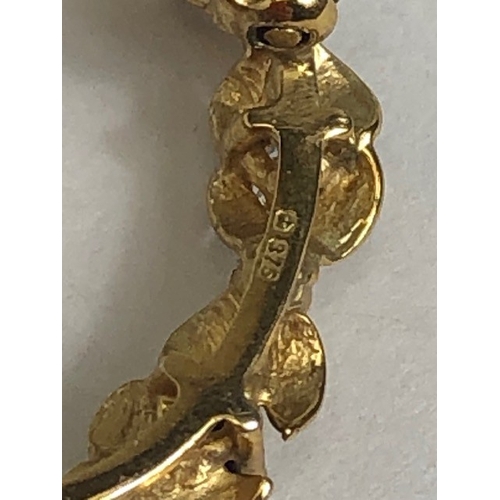 7 - 9ct Gold wreath design oval brooch set with white and blue gemstones approx 2.6cm tall and 1.7g