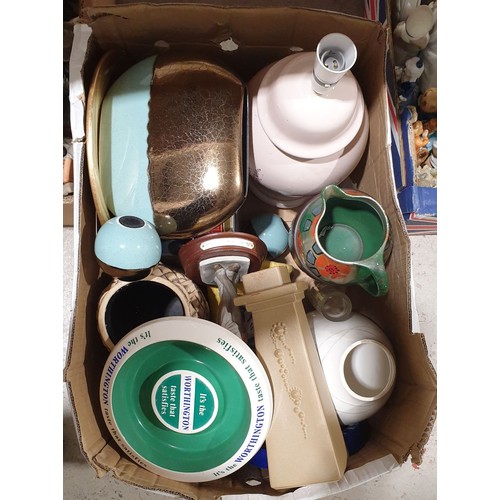 51 - A box including a Worthington bitter ash tray. No in house shipping. Please arrange collection or yo... 