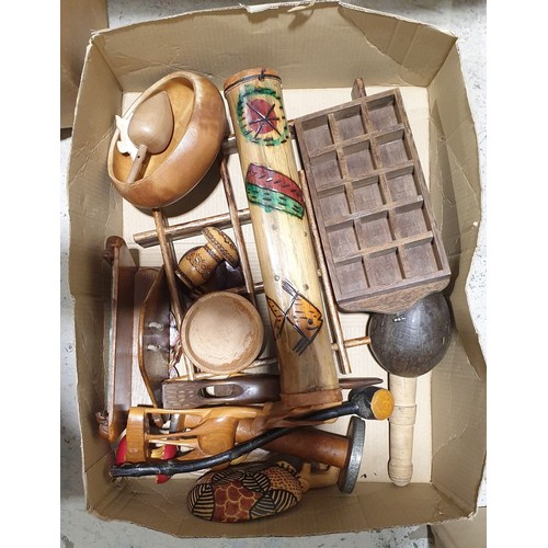 60 - A box of treen.