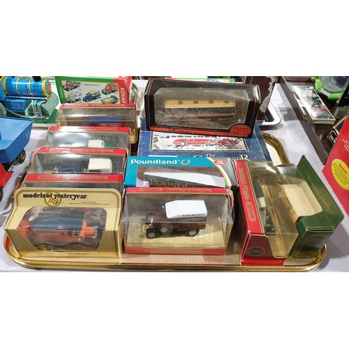 39 - A selection of boxed model vehicles.

UK shipping £14.