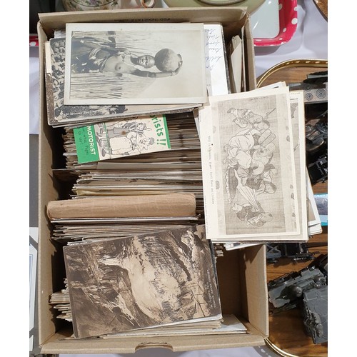 11 - A selection of postcards.

UK shipping only, £14.