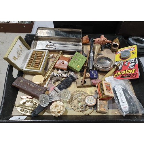 19 - A tray of collectables.

UK shipping £14.