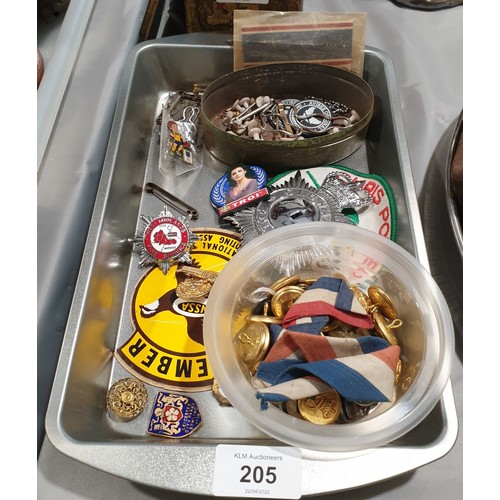 205 - A tray of collectables including a West Midlands Fire Service badge.

UK shipping £14.