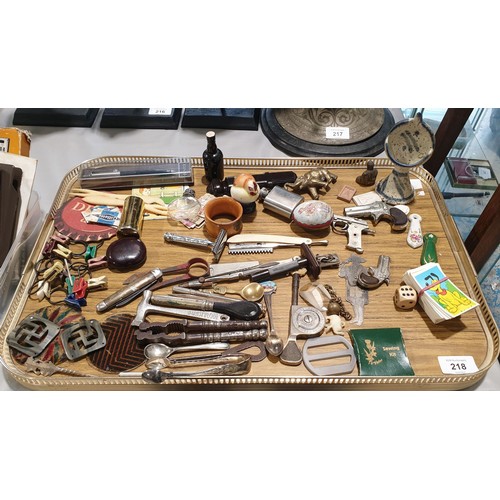 218 - A tray of collectables including an 800 silver item.

UK shipping £14.