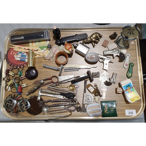 218 - A tray of collectables including an 800 silver item.

UK shipping £14.