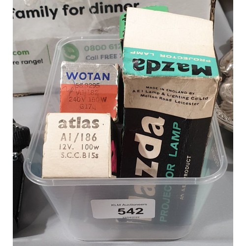 542 - A vintage projector and bulbs.

UK shipping £14.