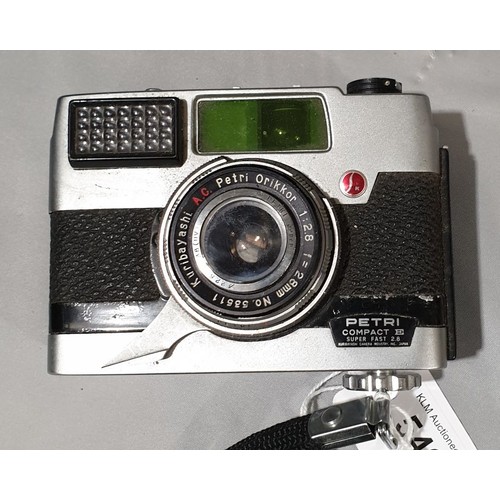 549 - A Petri Compact E camera.

UK shipping £14.