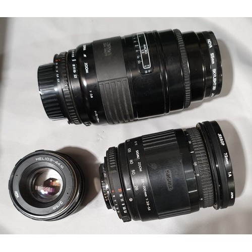 551 - A Sigma 75-200mm zoom lens, a Helios-44M lens and a Sigma 28-200mm zoom lens.

UK shipping £14.