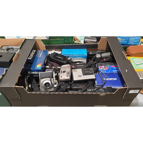 555 - A box of cameras.

UK shipping £14.