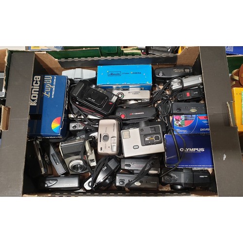 555 - A box of cameras.

UK shipping £14.