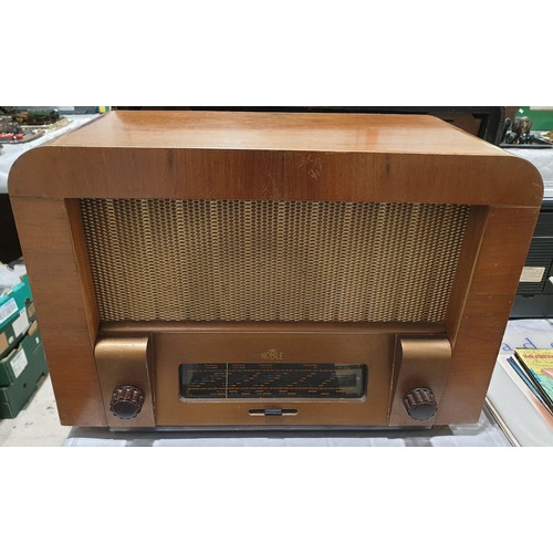 53 - A vintage 1949 Noble valve radio, width 18
