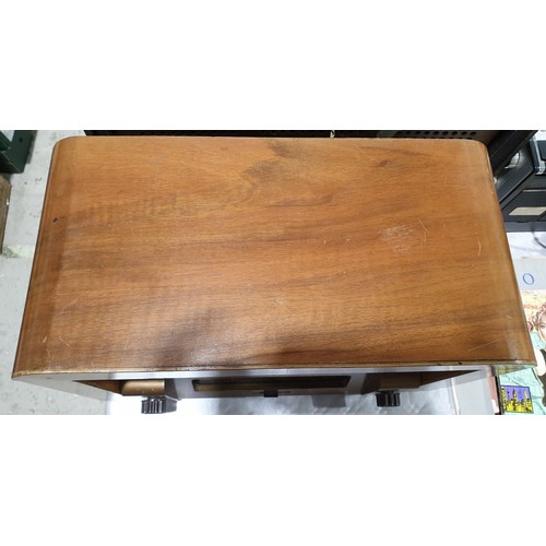 53 - A vintage 1949 Noble valve radio, width 18