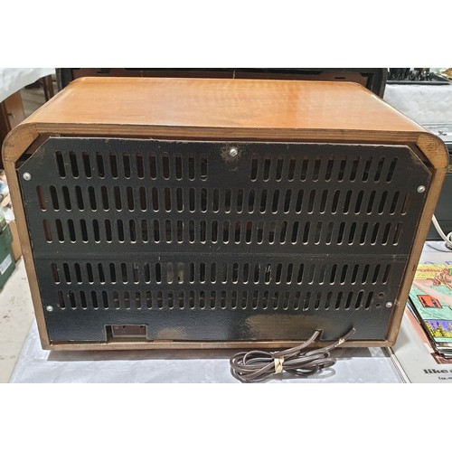 53 - A vintage 1949 Noble valve radio, width 18