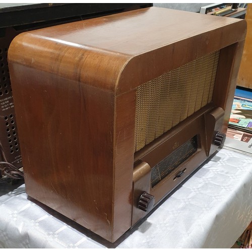 53 - A vintage 1949 Noble valve radio, width 18