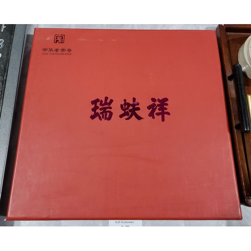 37 - Chinese silk material.

UK shipping £14.