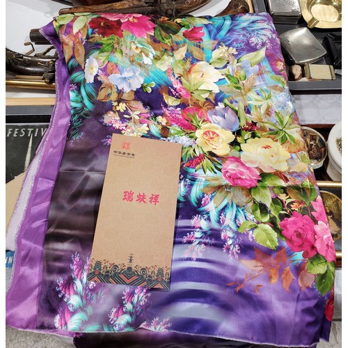 37 - Chinese silk material.

UK shipping £14.