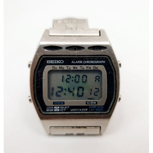 257 - A vintage Seiko A257-5009 digital watch. UK shipping £14.