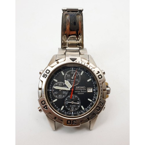 258 - A Seiko 7T32-7F70 chronograph quartz wrist watch. UK shipping £14.